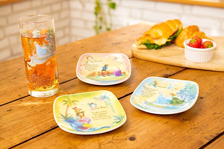 「ファンタジースプリングス」の壮大な美しい世界観をテーマにしたグッズ