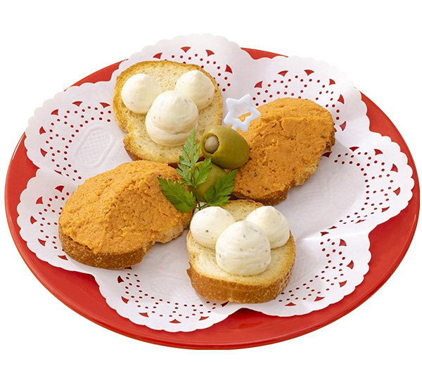 2種のカナッペ （スモークチキン ムース、チーズ）