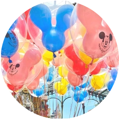 東京ディズニーリゾートでおなじみのミッキーシェイプのバルーンをモチーフにしています。