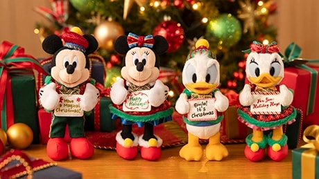 ミッキーマウスと仲間たちが描かれたクリスマスグッズ