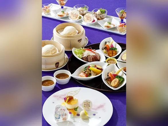 東京ディズニーシー・ホテルミラコスタの中国料理レストラン「シルクロードガーデン」では、ダッフィー＆フレンズのウィッシング・ウィングス カントニーズランチが登場