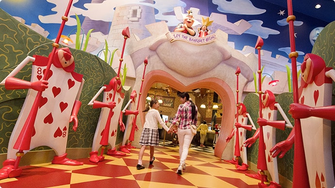 8.Have lunch at Queen of Hearts Banquet Hallのイメージ