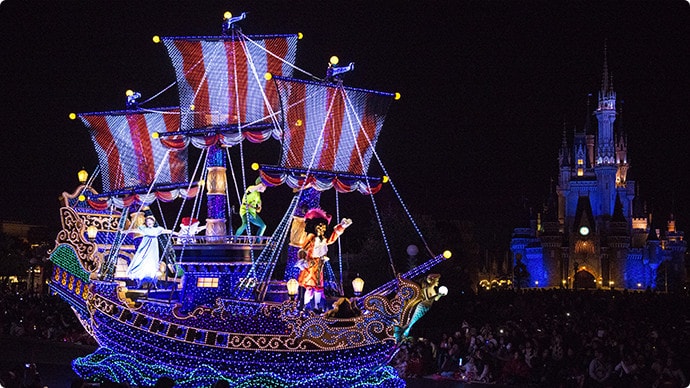 14. Nighttime Parade "Tokyo Disneyland Electrical Parade Dreamlights"のイメージ